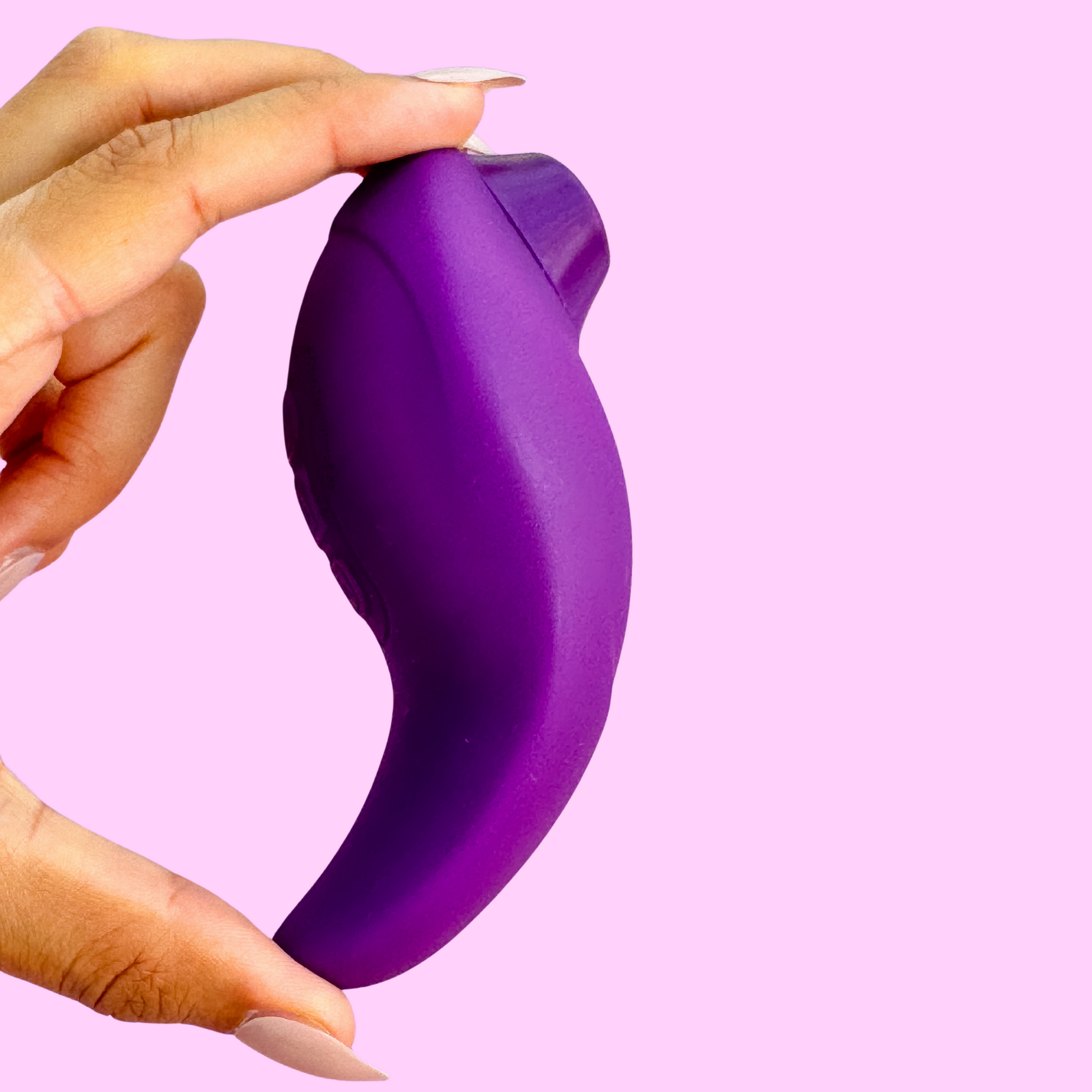 Clitoral vagina sex toy with sucking feature which delivers powerful vibrations. 
